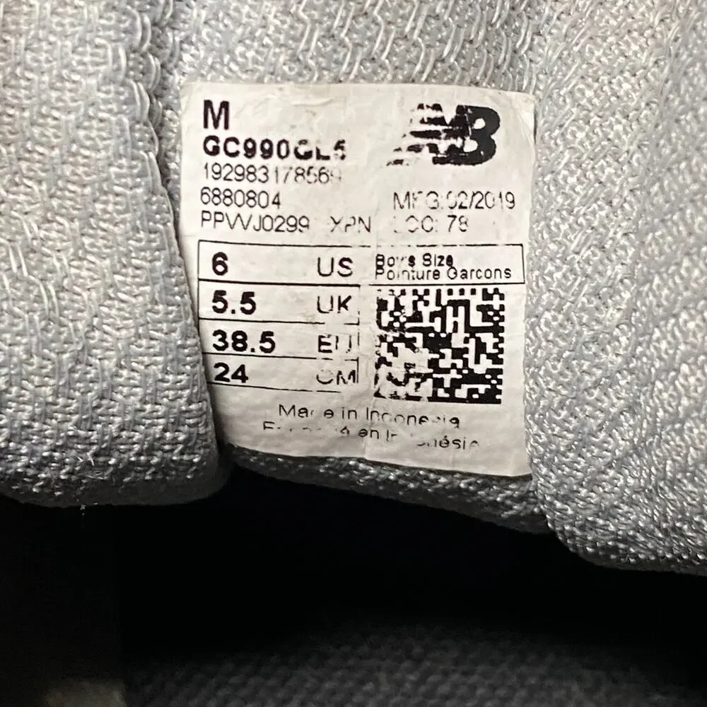 Boy's New Balance 990v5 Grey White Running Shoes Sneaker Size 6Y (GC990GL5)